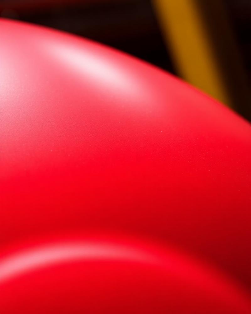 Detalhe de peça rotomoldada vermelha